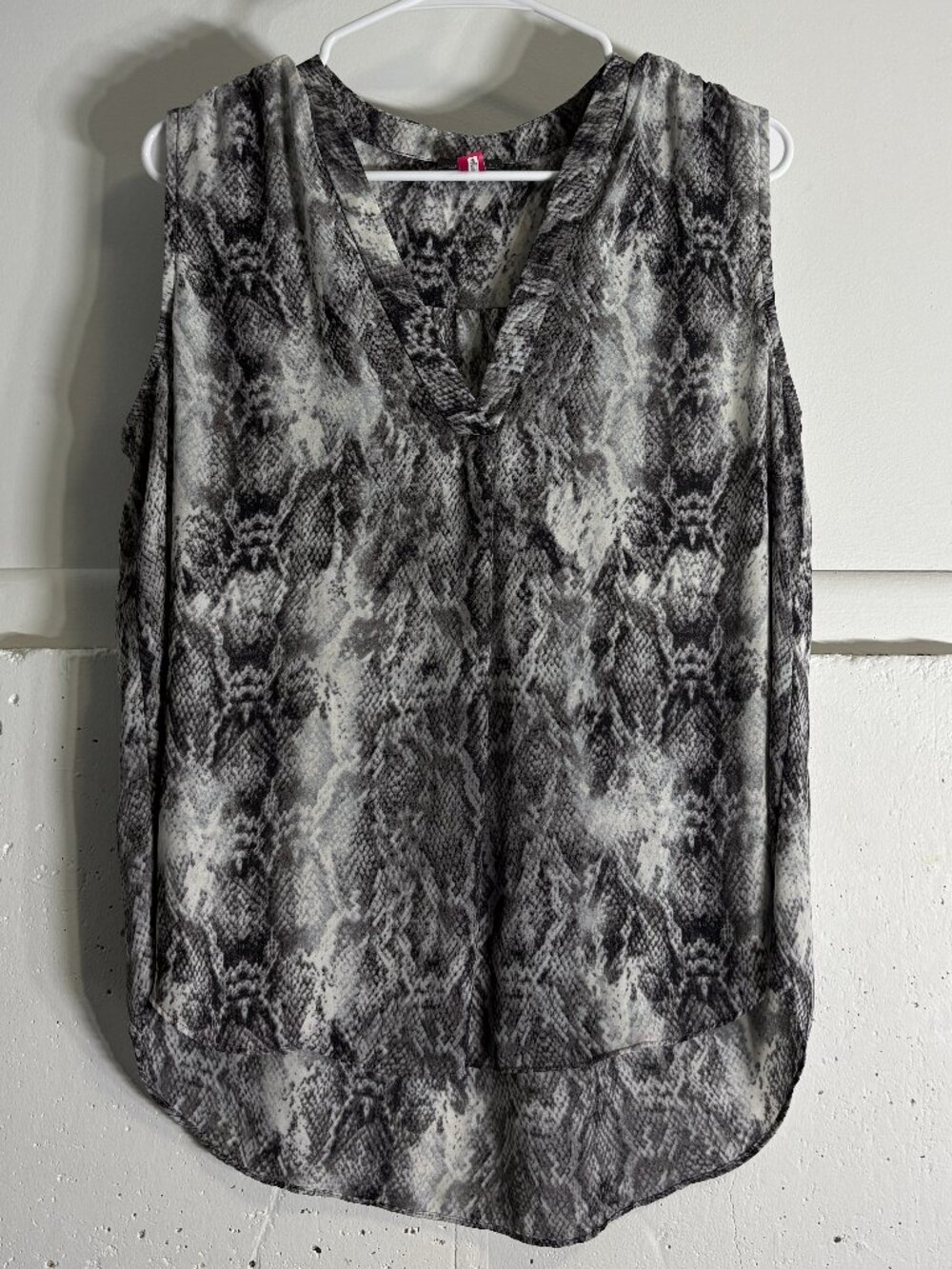 Vince Camuto Gray Snake Print Sleeveless Blouse